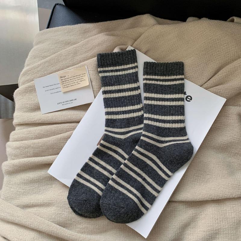 Ladies Autumn Winter Thickened Warm Irregular Striped Wool Medium Tube Pile Socks