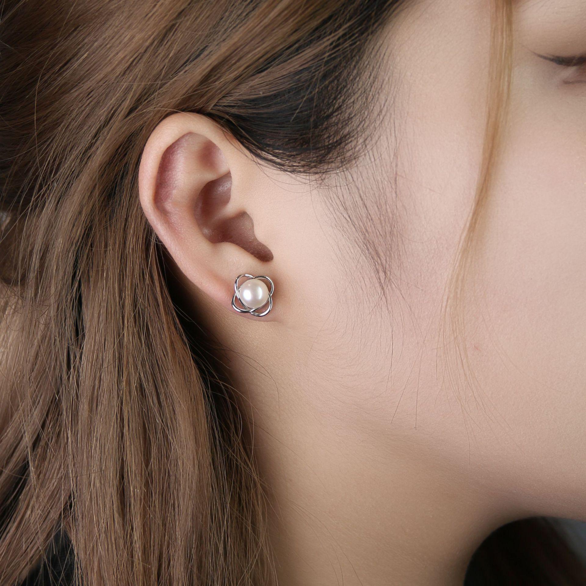 Elegant Freshwater Pearl Clover Sterling Silver Stud Earrings Metal Material белый