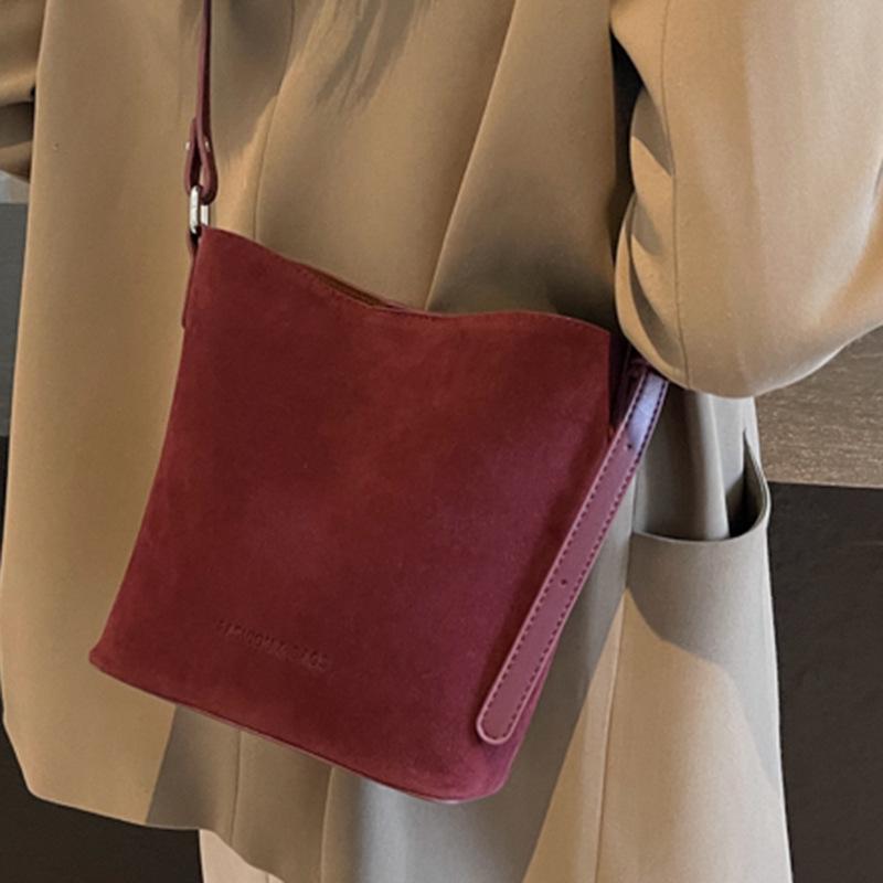 Autumn tote bag large-capacity female student new shoulder high-value bag simple commuter bucket bag
