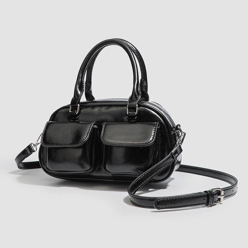Korean version of trendy niche design underarm baguette bag women's 2025 autumn new shoulder Boston bag bowling bag