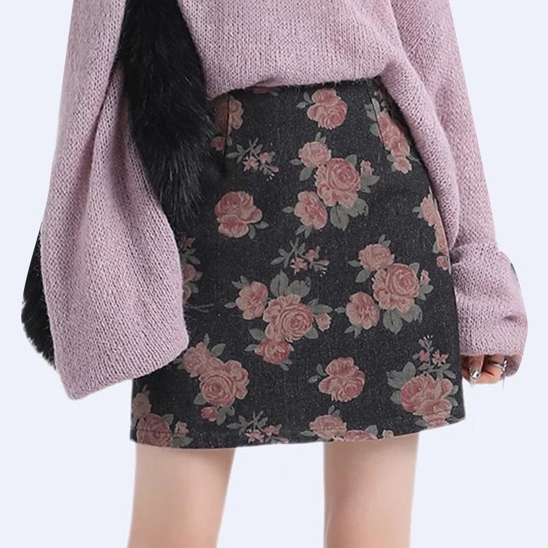 

Elegant High-Waisted Black A-Line Skirt - Slimming, Versatile, and Perfect for Women this Autumn/Winter. Large чёрный