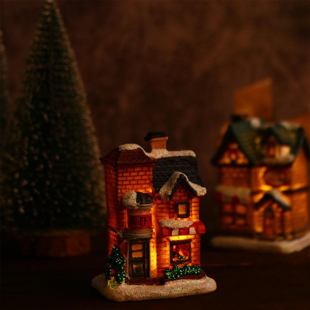 Neujahrs Feengarten Miniaturen Figur Leuchtendes Kunstharz Handwerk Ornament LED-Licht Weihnachtsdekoration Dorfhaus