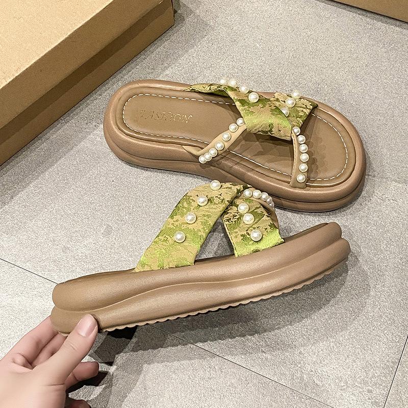 Muffin thick-soled pearl slippers women's summer wear new summer skirt embroidery versatile beach cool slippers