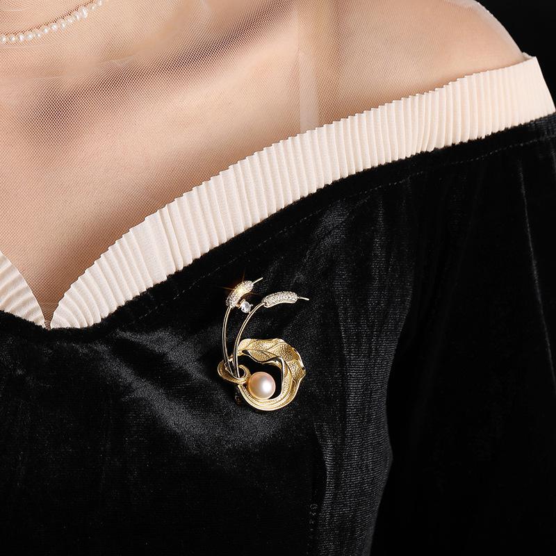 Bo Xin Yun Elegant Pearl Leaf Brooch - High-End Fashion Accessory & Gift