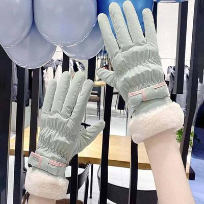 Stylish Gloves Coral Fleece Lining Skin-touch Wrist Protection