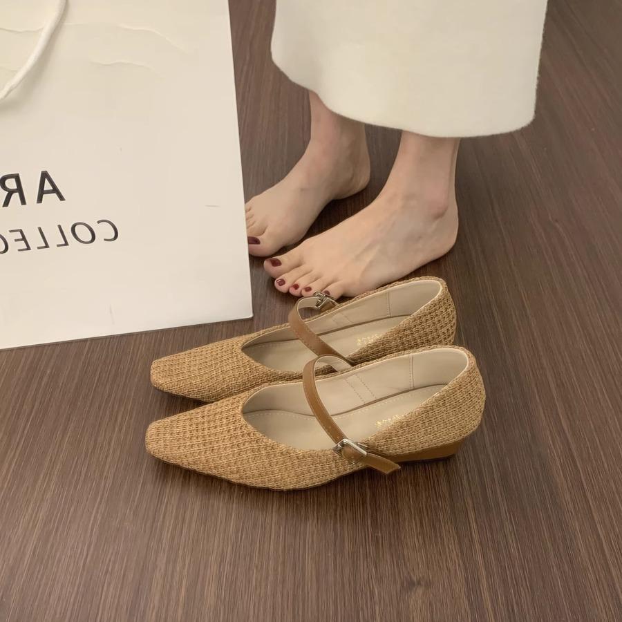 Korean version is versatile and not tired of foot slope heel commuting grandma shoes 2025 new one-word buckle weaving Mary Jane single shoes women