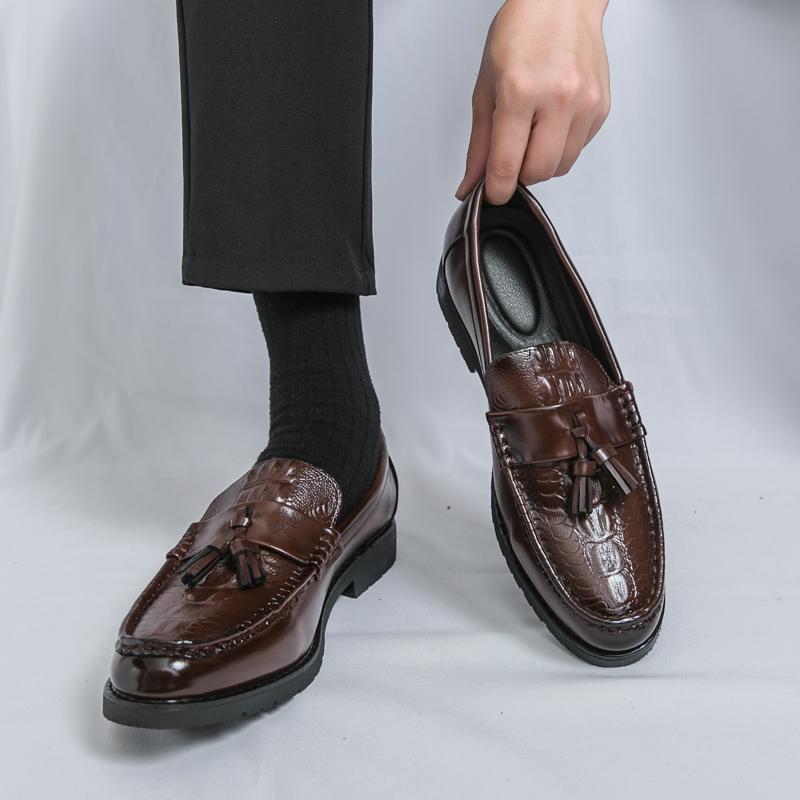 Fashion New Leather Men Loafers Handmade Moccasins Driving Footwear Simple Designer Slip On Boat Shoes High Quality Man Casual Shoes