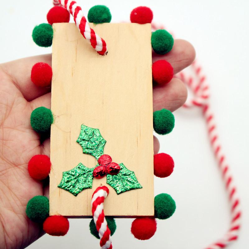 1PCS Dollhouse Mini Christmas Bookshelf Elf Doll Swing Christmas Scene Props Decoration Accessories