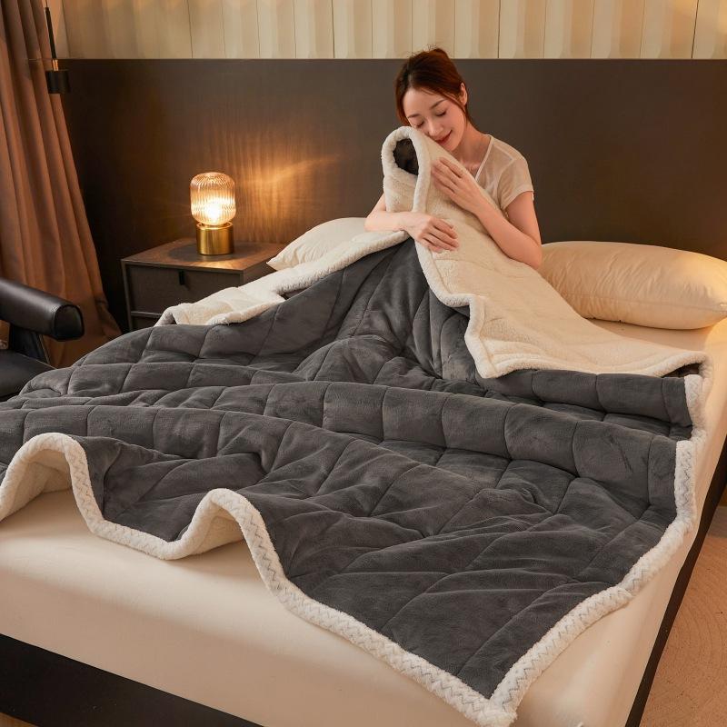 Coral Fleece Autumn Winter Warm Blankets for Bed 3 Layers Thicken Flannel Blanket Quilt Soft Comfortable Washable Warmth Quilts