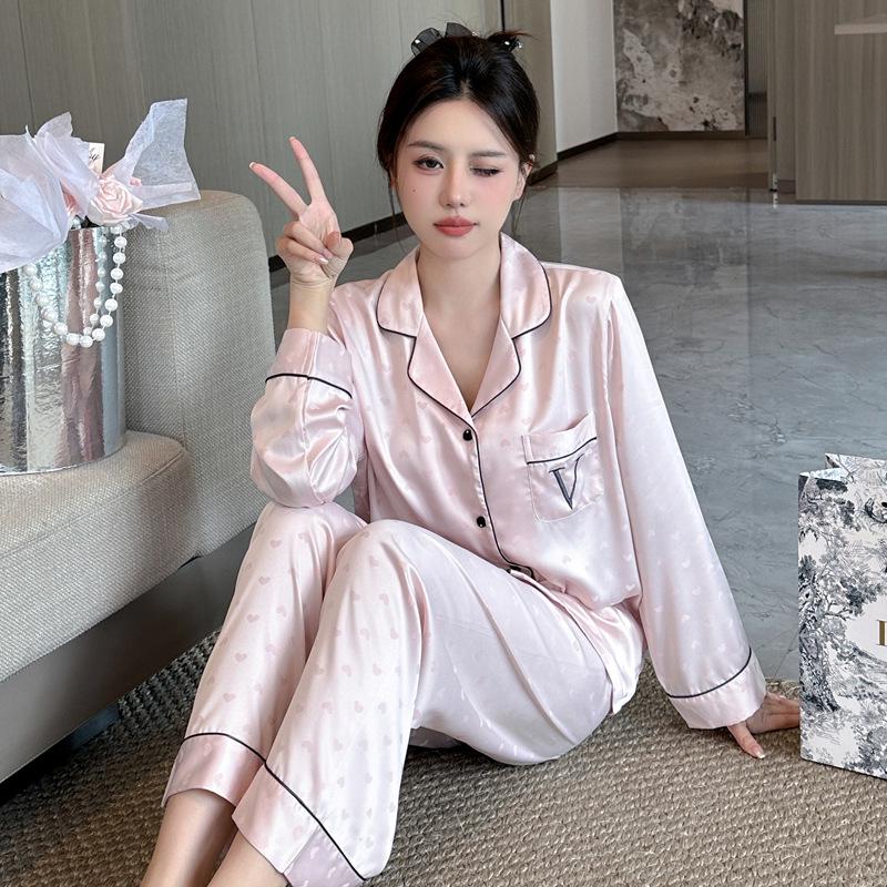 Celebrity Style Silky Ice Silk Long Sleeve Pajamas - Soft, Glossy Home Wear for Spring and Autumn