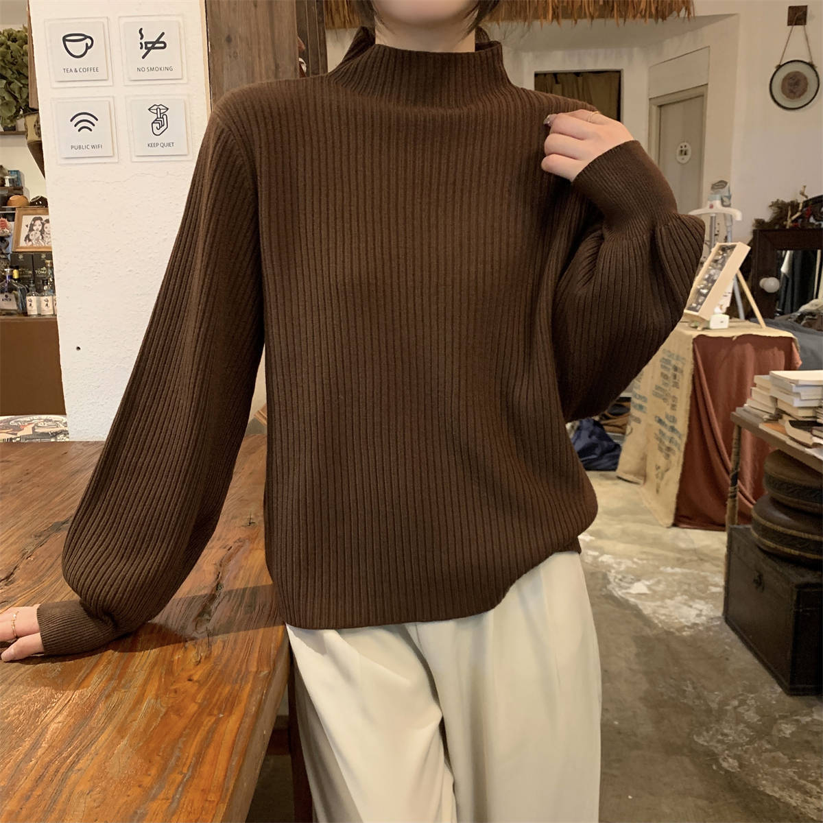 

Женский трикотажный топ с вертикальным рубчиком, рукавами-фонариками, осенне-зимнего стиля, мягкий, восковой, с темпераментом, свитером с полувысоким воротником, базовая рубашка M кофейный