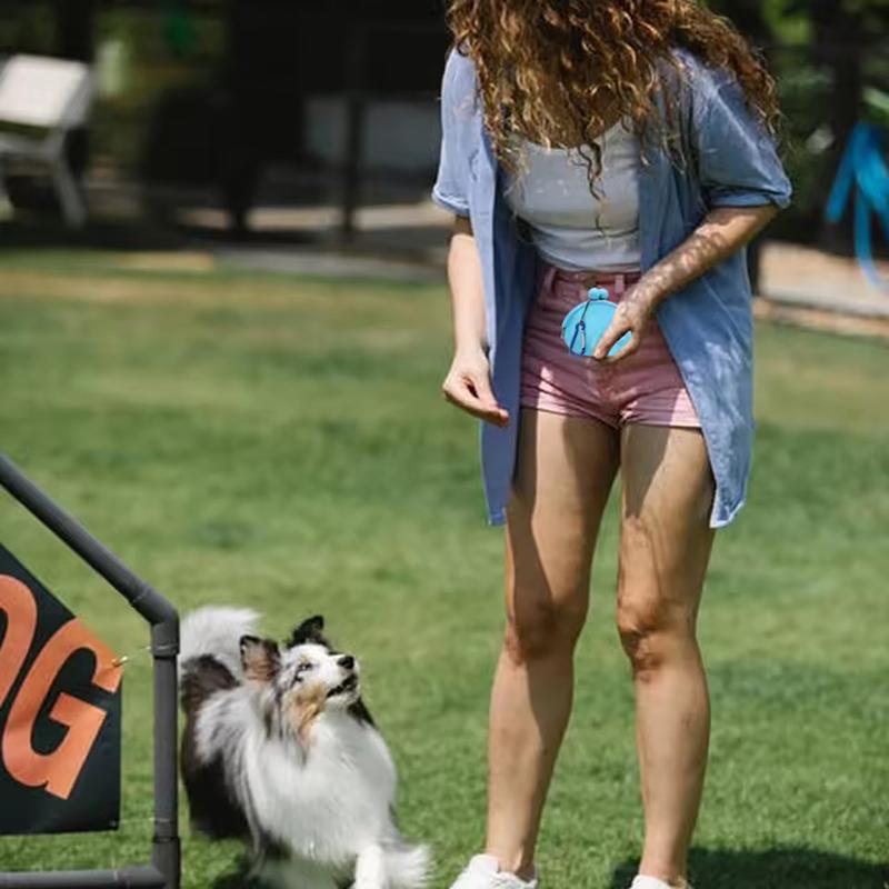 Portable Multi-Functional Silicone Fashionable Dog Treat Pouch for Training Outdoor Multi-functional Pet Snack Bag with Clip