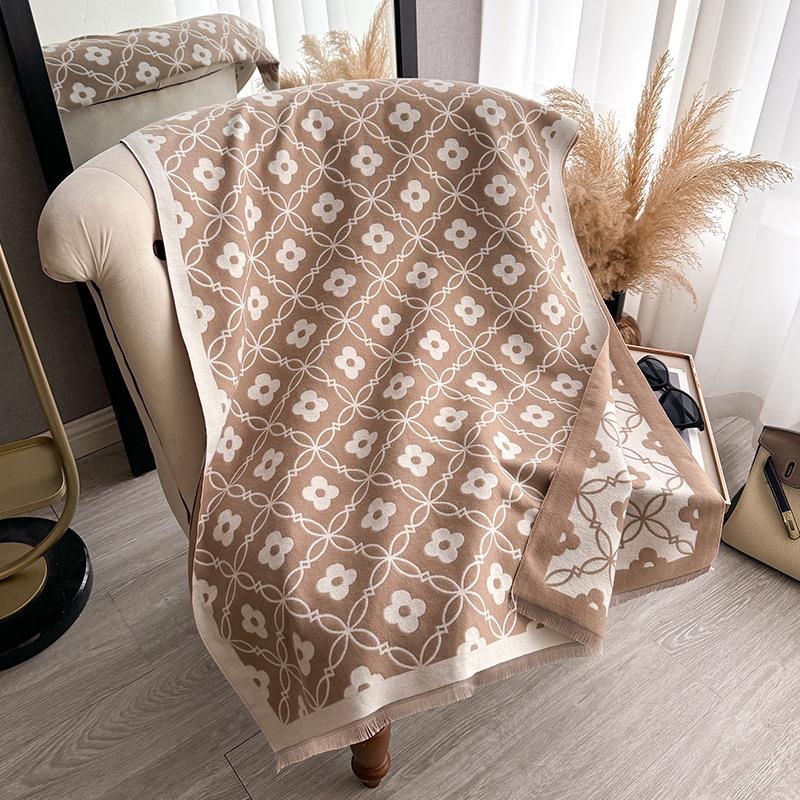 Four-Leaf Flower Fashion Women'S Imitation Cashmere Fringed Warm Scarf Air Conditioner Shawl Scarf Explosion