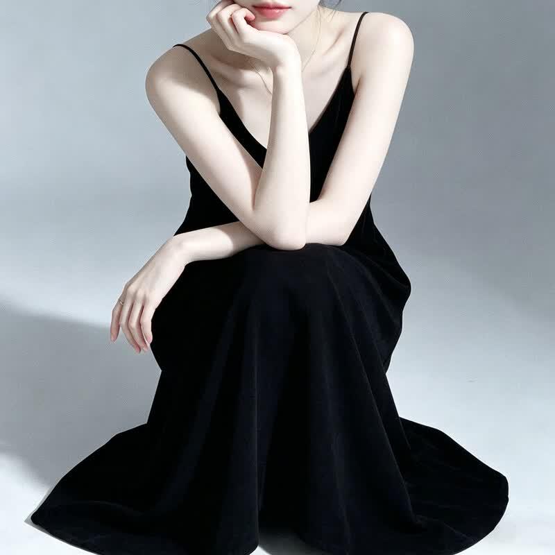 Women's Elegant V-Neck Silk Velvet Sling Maxi Dress