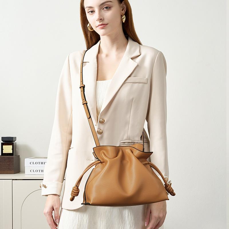 Cloud bag casual women's cowhide messenger bag women's hand leather commuter girls bag women's high-end shoulder bag