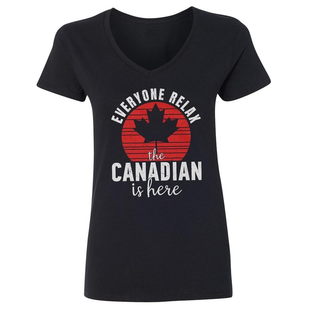 День Канады - Все Расслабьтесь Канадский Парень Здесь Женская Футболка с V-образным вырезом Унисекс Футболка XL