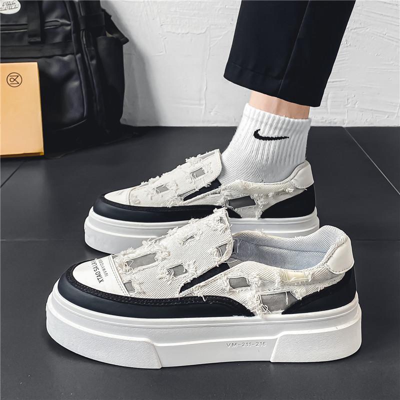 

Summer new lace-up-free canvas hole-breaking design breathable youth board shoes 2025 trend thick-soled heightening men s trendy shoes 39
