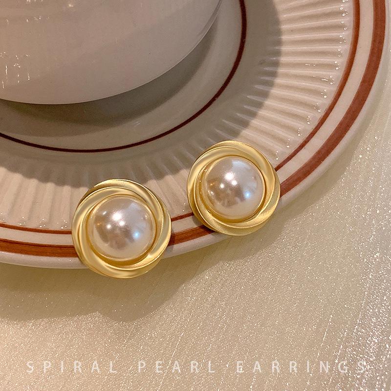 2025 New French Pearl High-End Luxury Earrings for Women - Unique Niche Design, Hot-Selling Studs