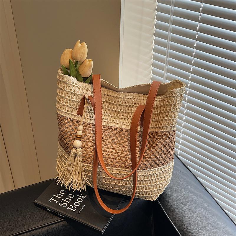 Tragetasche Großraum Ein-Schulter-Tasche für Frühling und Sommer Strukturierte gewebte Pendeltasche