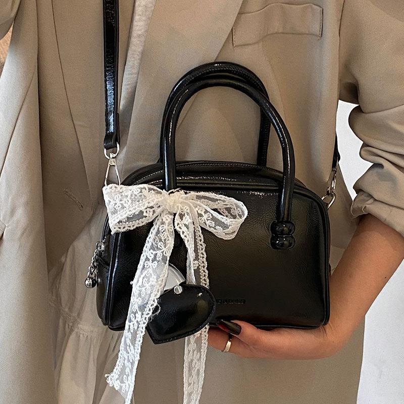 Korean version of the hot sale niche simple solid color hand pillow bag versatile fashion high texture commuter messenger bag women