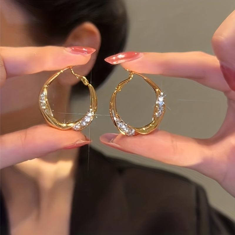 Rhinestone-Encrusted Metal Hoop Earrings: 2023 Chic and Versatile Fashion for Women золотой