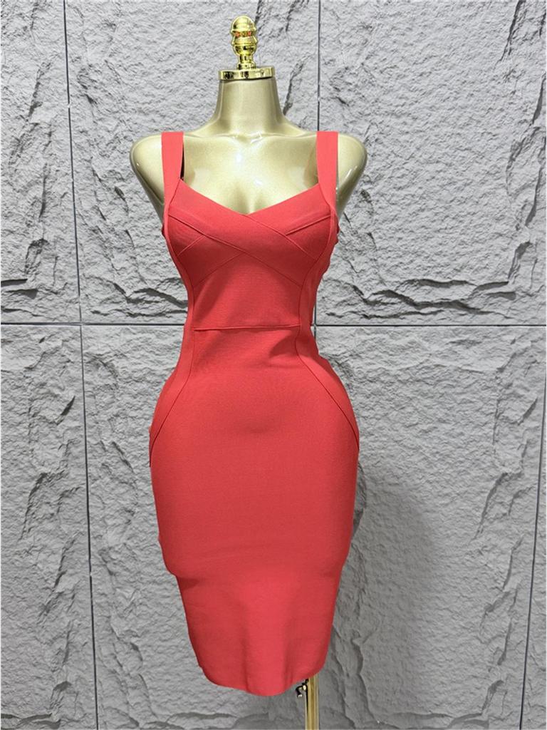 Chic Sleeveless Gold-Bandage Dress: Low-Cut, Hip-Wrapped Party Outfit