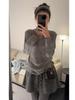 Winter 2025 Slim-Fit Graues Top & Bodycon Rock Set: Stilvoll, lässig, warm und trendig.