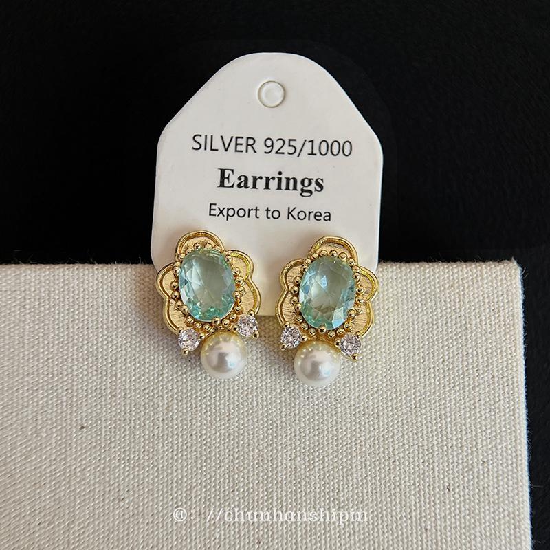 

Aquamarine mosquito coil disc ear clips without ear piercings French court light luxury stud earrings retro elegant niche design earrings