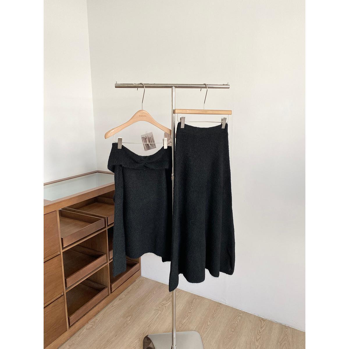 

Spring 2026 Fashion: One-Shoulder Knit Top & High-Waisted Mid-Length Skirt Set One Size чёрный