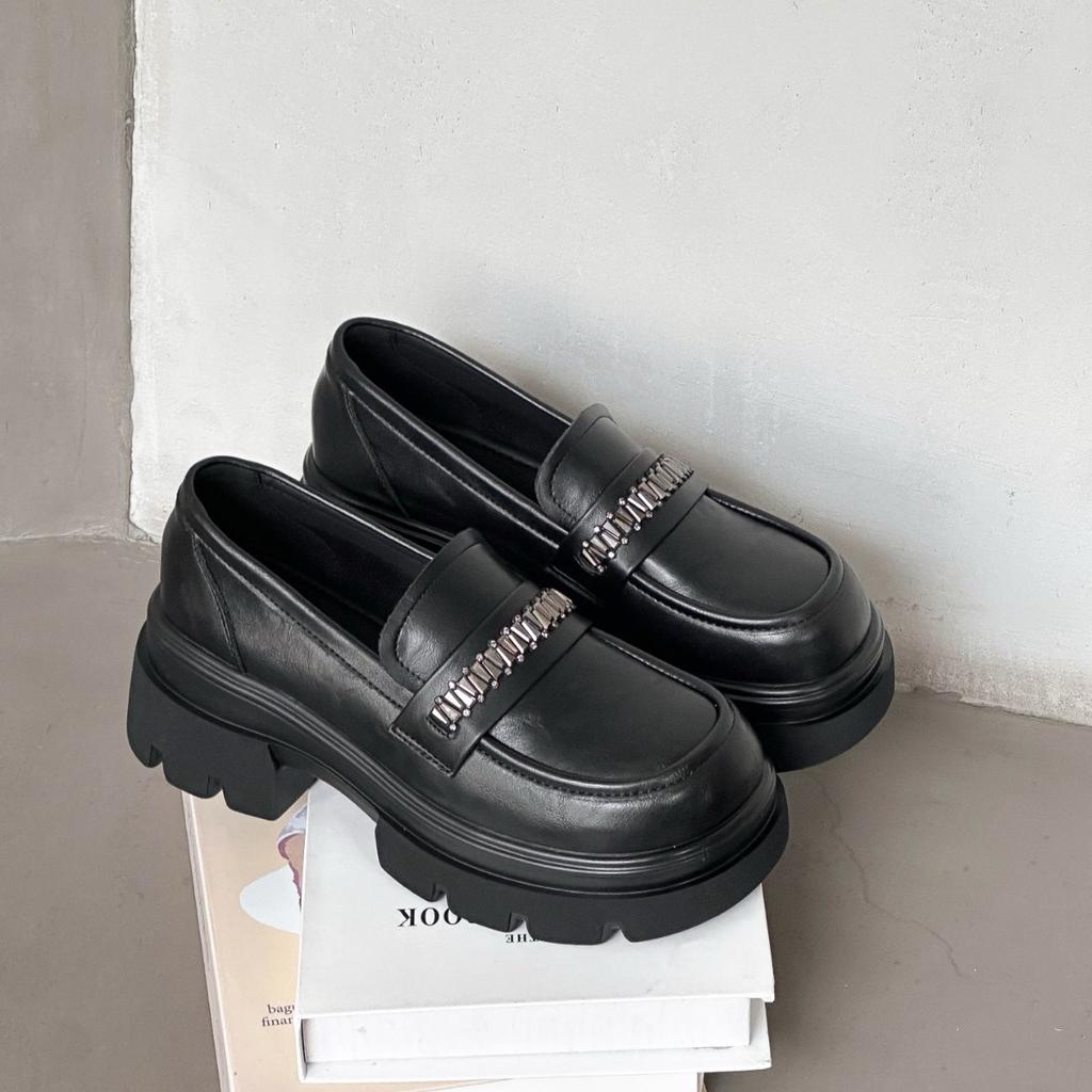 Damen Leder-Slipper leichte Plateau vielseitige Ein-Pedal-Einzelschuhe 2025 neu Frühling und Herbst Britischer Stil kleine Lederschuhe