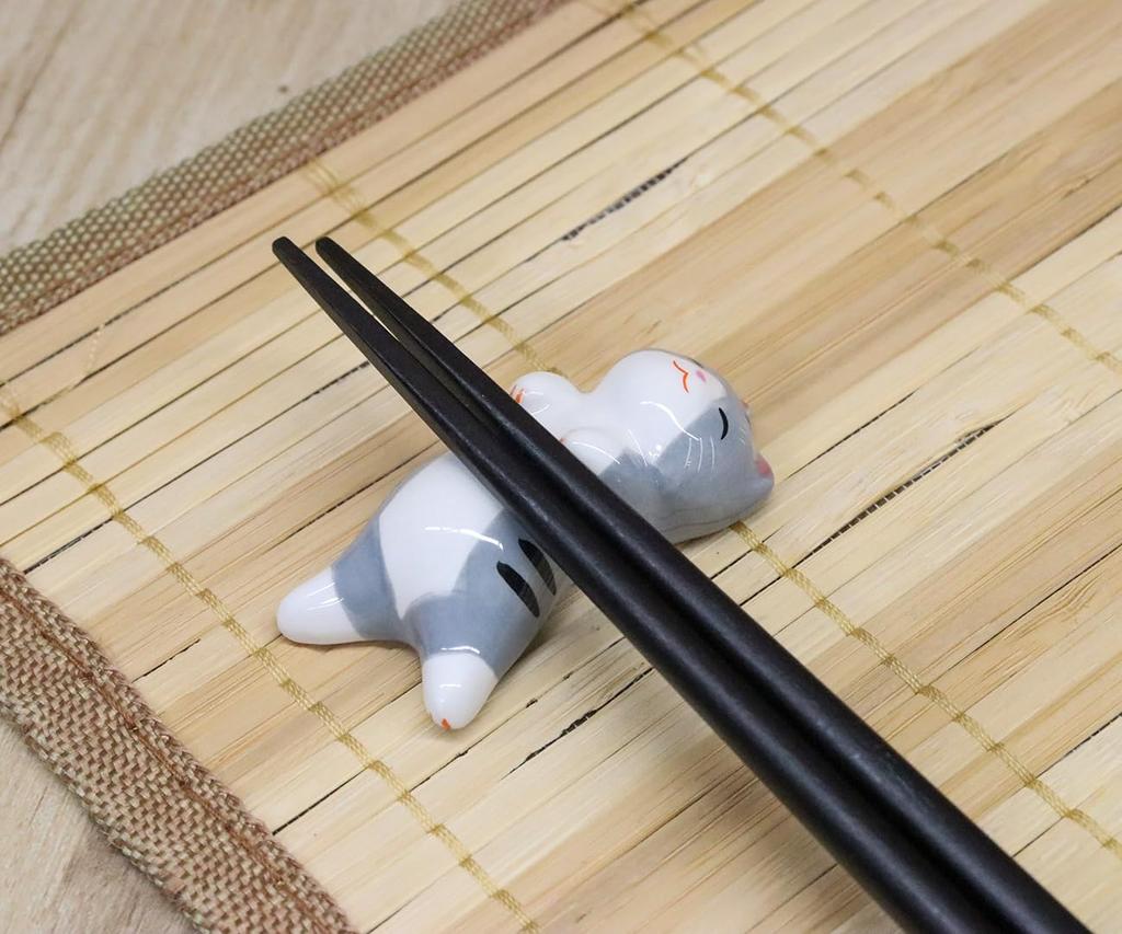 Yakushi Kiln Chopstick Set of Nekomachi Cat Rests, 3, (Facing Trio)
