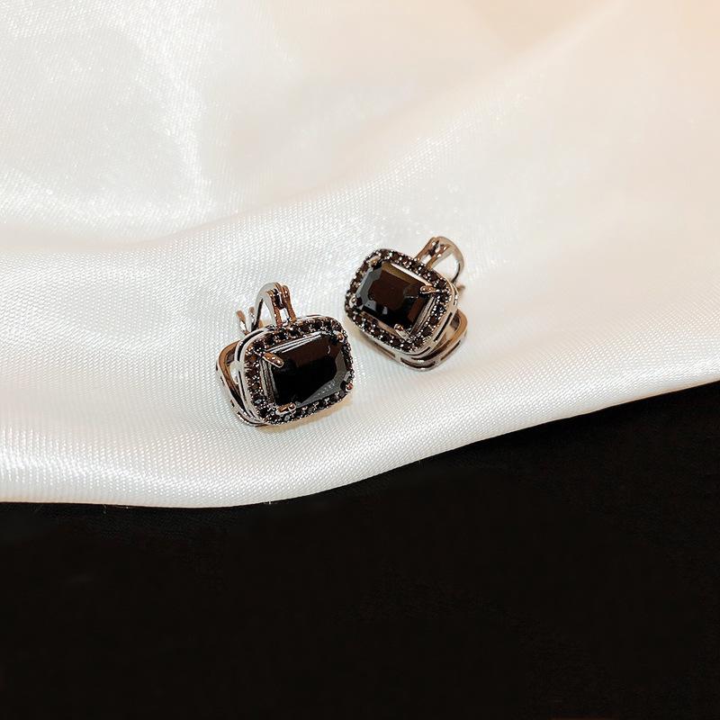 

Геометрические каффы из высококачественного темного циркона для женщин - серьги в стиле французского инфлюенсера