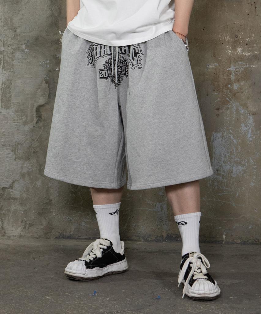 Hilukaakaibeu Crest Graphic Bermuda Pants