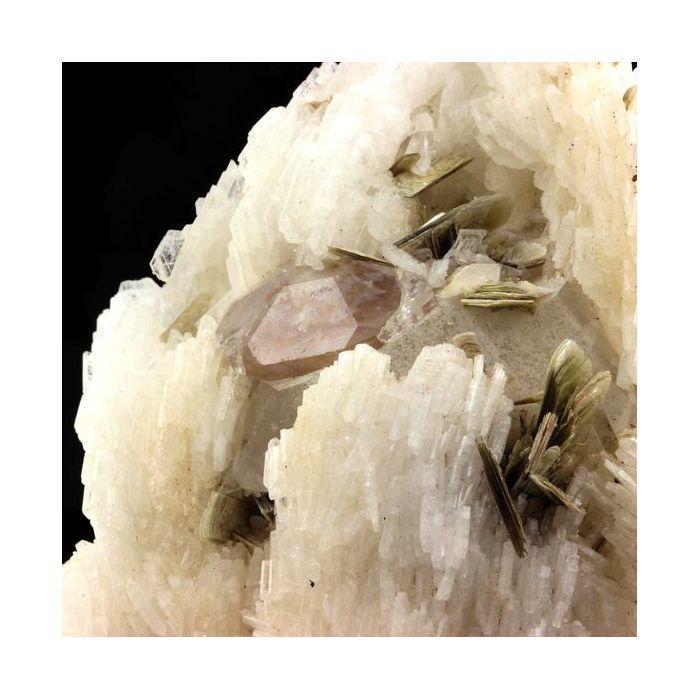 Apatite, Cleavelandite, Mica 2520.0 carats