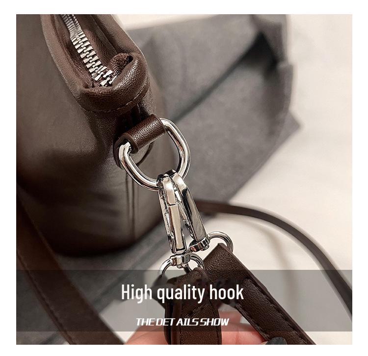 Korean Retro Niche 2025 Women's Underarm Bucket Bag – Simple, Trendy Shoulder Bag for Commuting