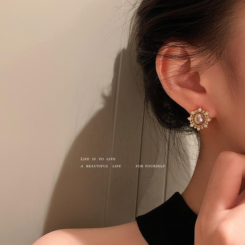 Pearl oval stud earrings Korean temperament simple pearl earrings ins light luxury earrings earrings women