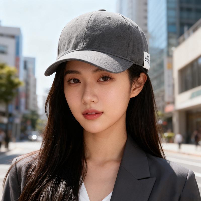 Wide-brimmed Baseball Cap with Fabric Label and Lettering—flattering for Round Faces Versatile and Perfect for Men's Fashion