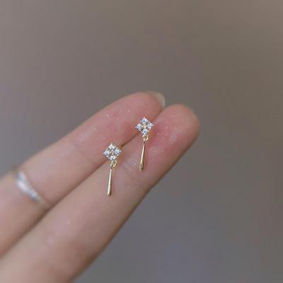 Vintage Vierblättriges Kleeblatt Ohrringe Mode Luxus Mini Kleine Ohrringe Kompakte Damen Ohrringe