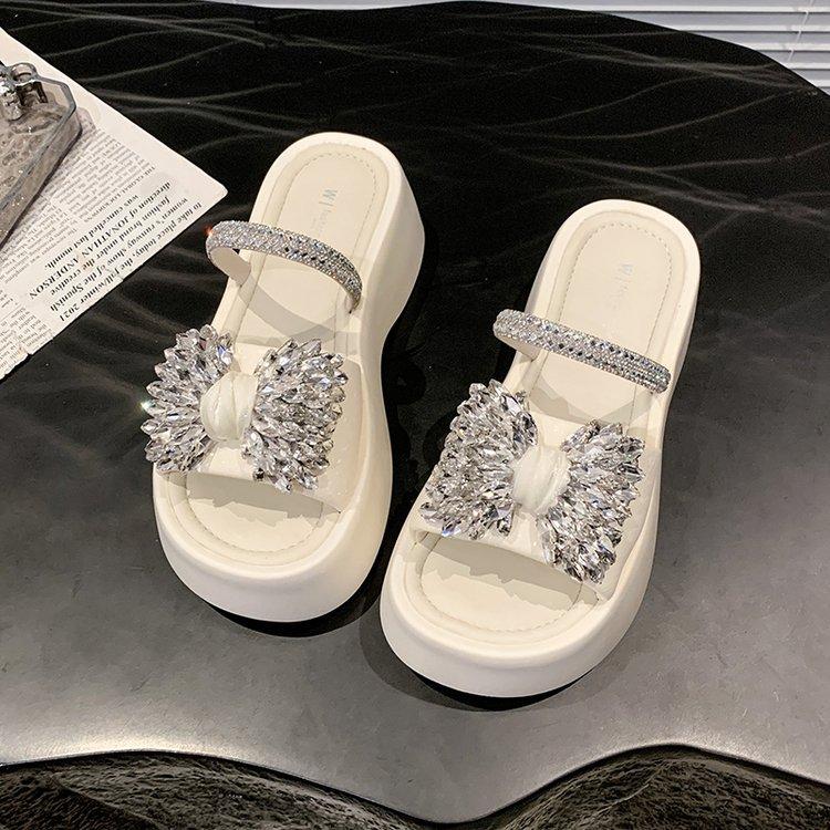 

Rhinestone slippers women s summer outer wear 2025 new models are not tired of feet with thick soles and skirts French crystal casual cool slippers 40 бежевый