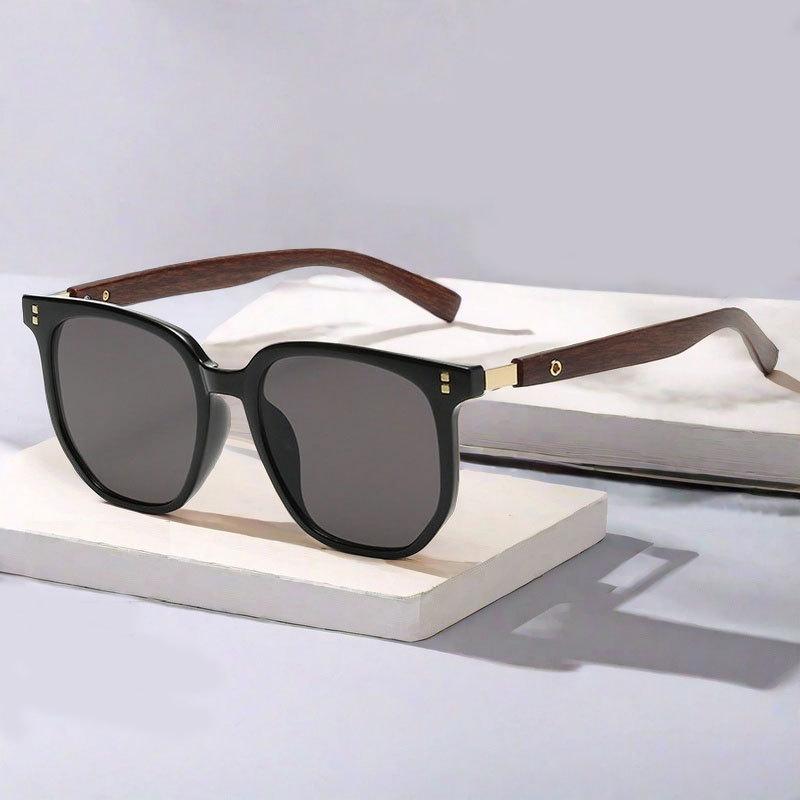 New Korean-style Round-framed Sunglasses With Wooden Grain Texture For Women Featuring Black-rimmed Lenses.334
