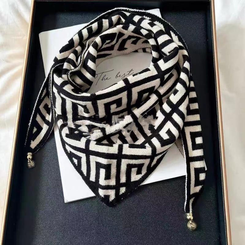 Módní pletený trojúhelníkový šátek se zkříženou dírkou pro ženy v zimě