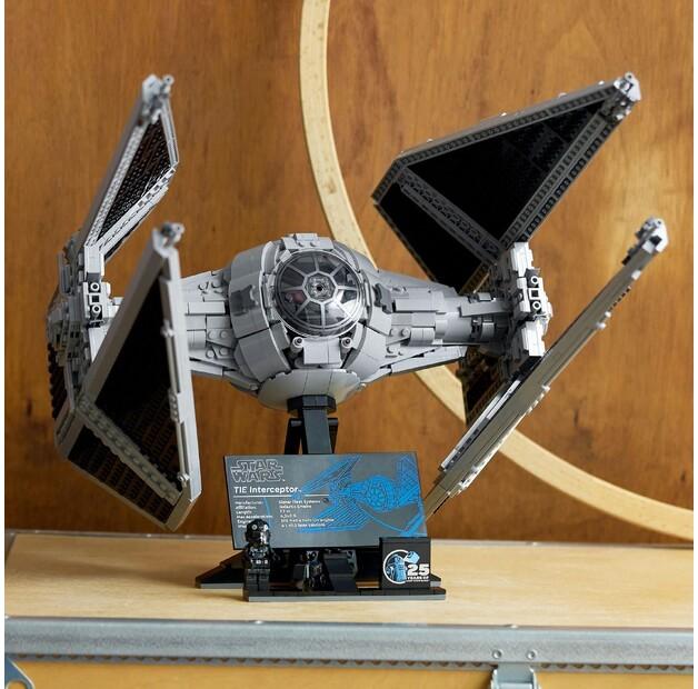LEGO Star Wars 75382 TIE Interceptor