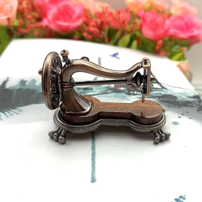 Dollhouse miniatures 1/12 Mini Exquisite Alloy Mini Sewing Machine Mini Alloy Sewing Machine 1:12 Scale Dollhouse DIY Decoration