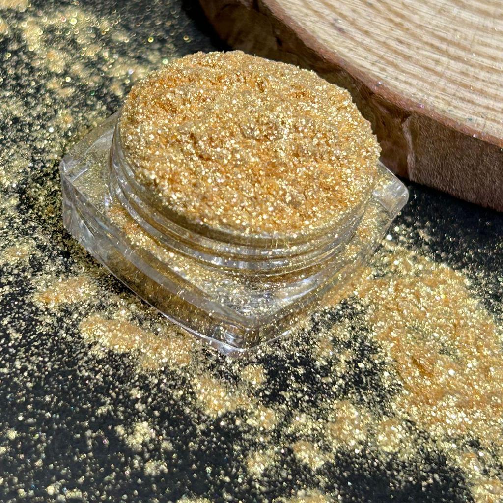 **Iridescent Silver-Plated Glitter Eyeshadow & Highlight Powder**