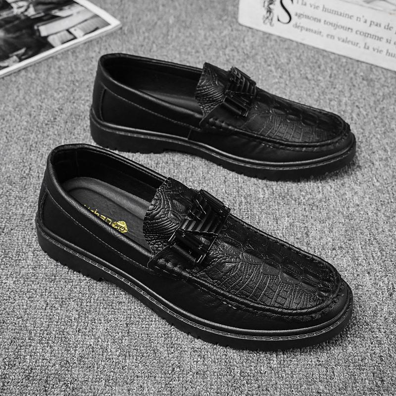 

Летняя дышащая деловая повседневная обувь мягкая подошва кожаная поверхность ленивые одинарные туфли универсальные нескользящие мужские туфли 2025 мужские мокасины 44
