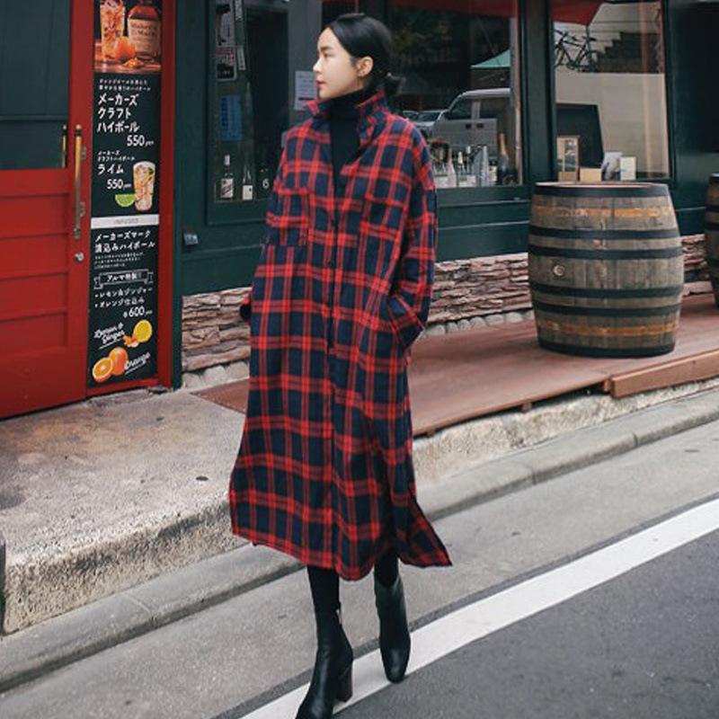 Nowa koszula w kratę z długim rękawem dla kobiet, styl koreański, średniej długości, luźna, za kolano, koszula w stylu casual z rozcięciem