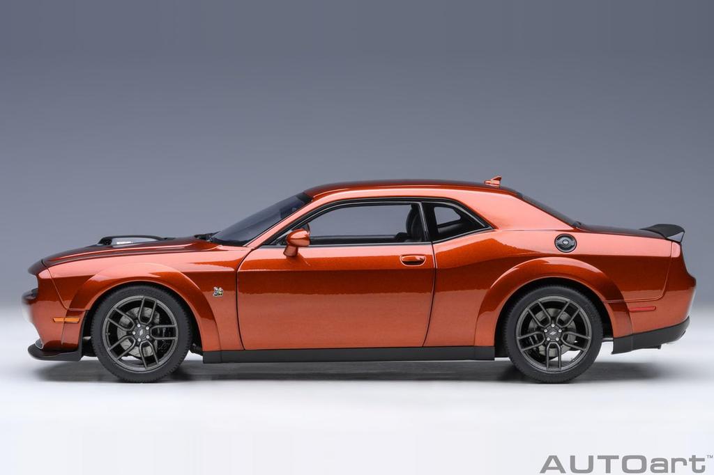 AUTOart קנה מידה דודג' צ'לנג'ר סקאט פאק מרכב רחב 2022 כתום סינמון מוצר מוגמר 1/18 R/T ידני/מטאלי