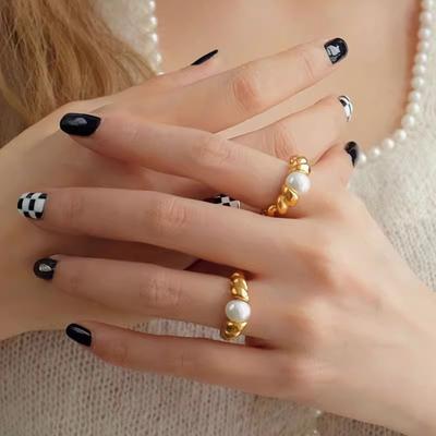 Inel Hepburn Twist cu Perlă Naturală de Apă Dulce pentru Femei, Nișă, Lux Ușor, Inel High-end, Placare Oțel Titan