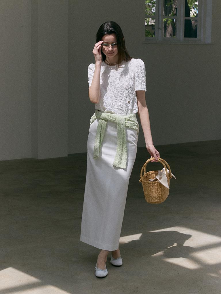 Mouth Back Slit Maxi Skirt (Off-White)