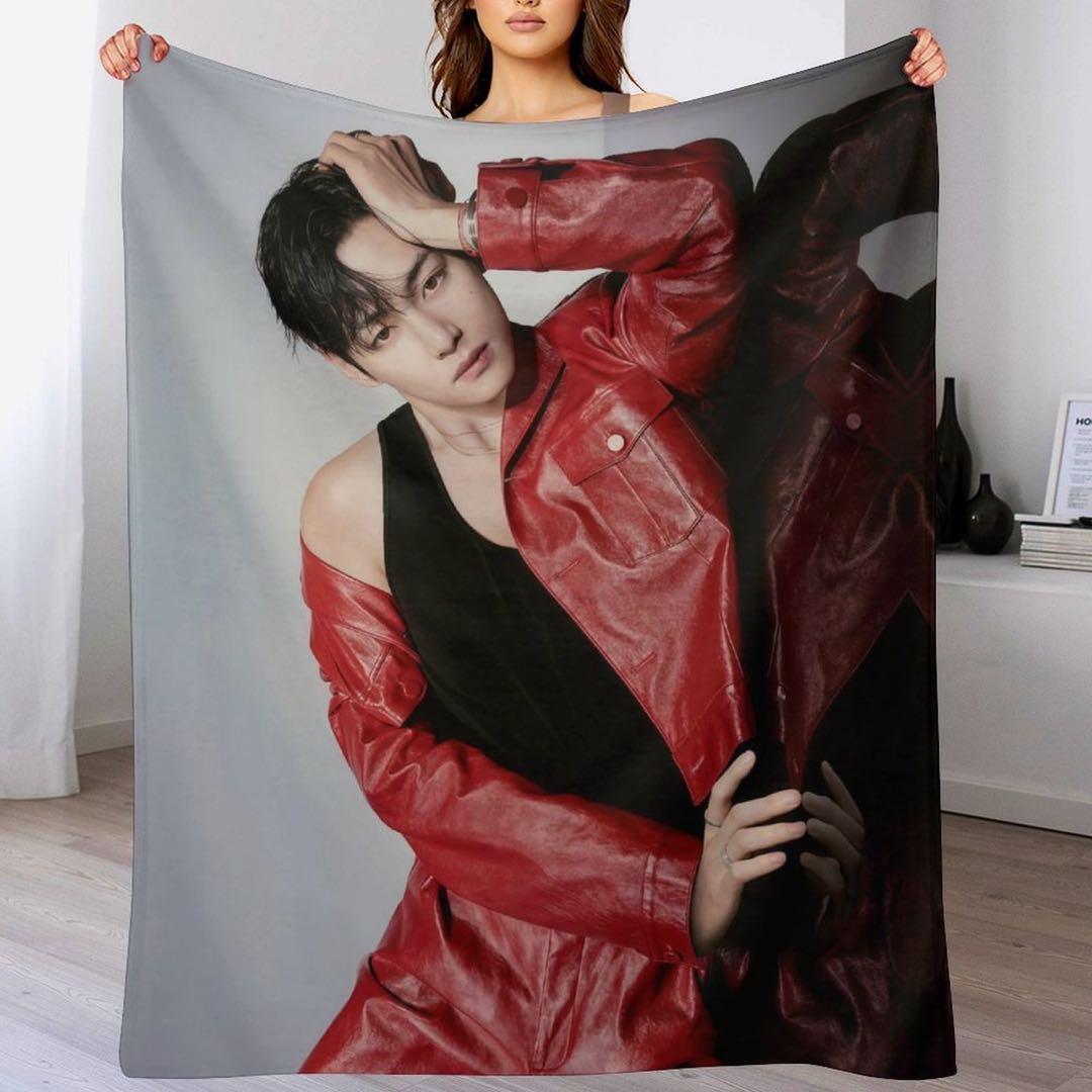 

[USED] BTS Blanket TIRTIR Taehyung V V